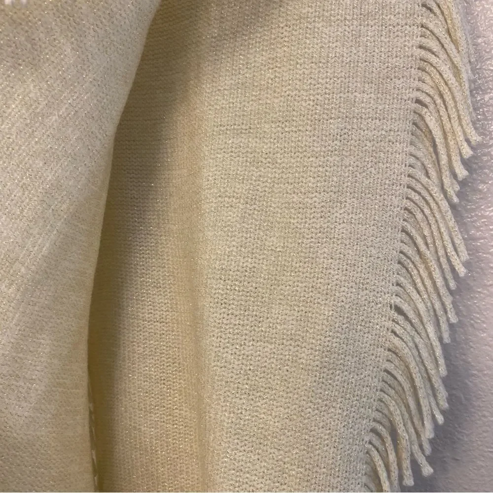 Steve Madden Fringed Infinity Scarf Metallic knit ivory EUC